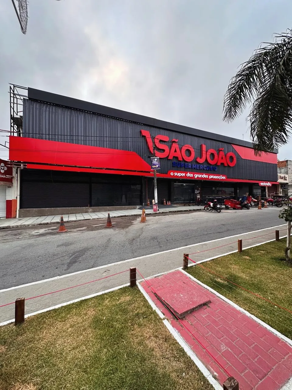 Fachada de loja em ACM em Garanhuns